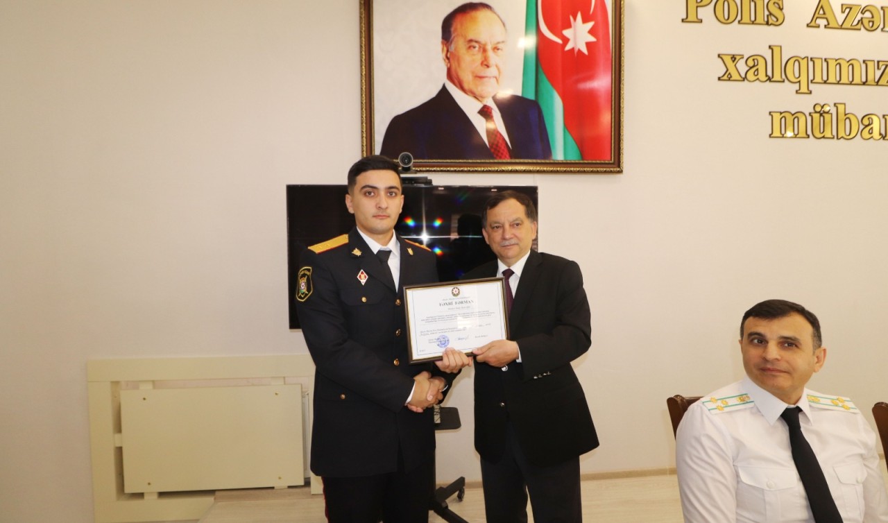 Qazaxda icra başçısı polis əməkdaşlarını Fəxri Fərmanla təltif etdi - FOTOLAR